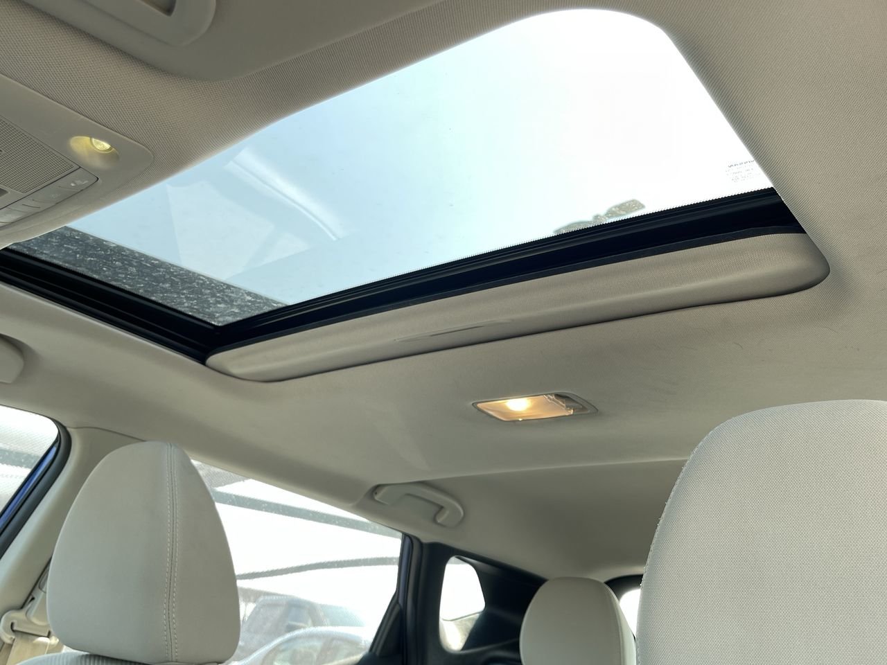 Used 2018 Caspian Blue Met Nissan SV image 29