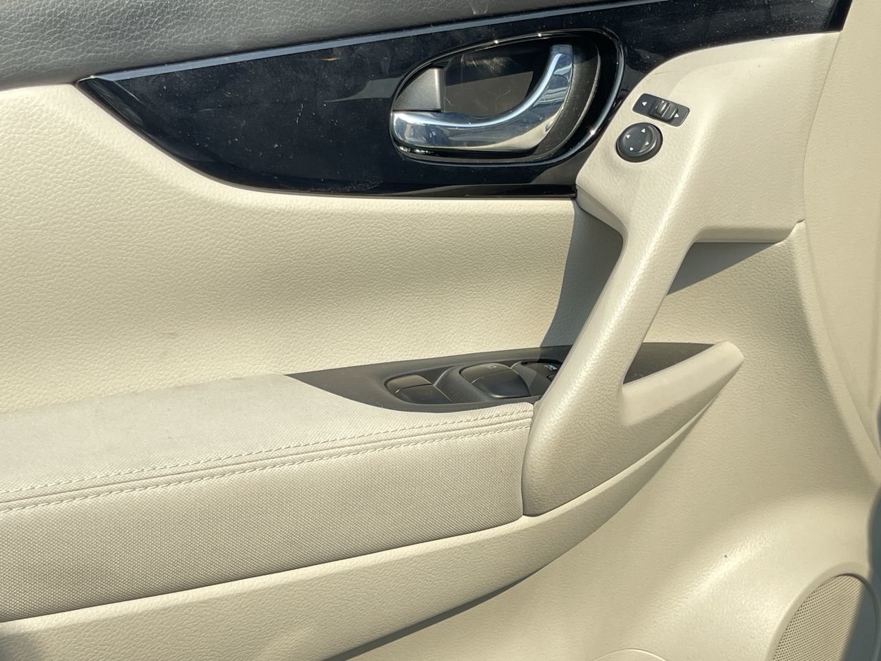 Used 2018 Caspian Blue Met Nissan SV image 21