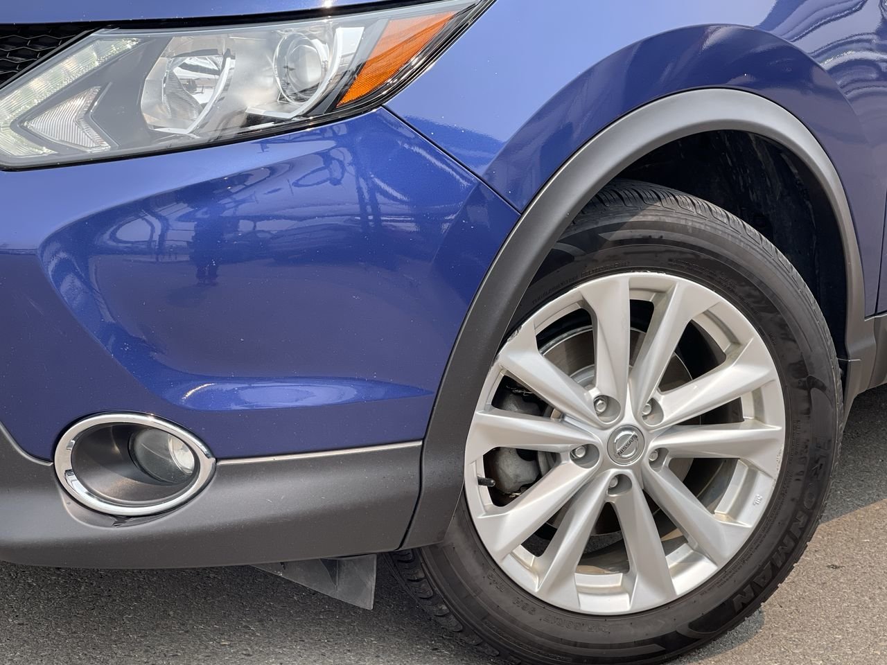 Used 2018 Caspian Blue Met Nissan SV image 18