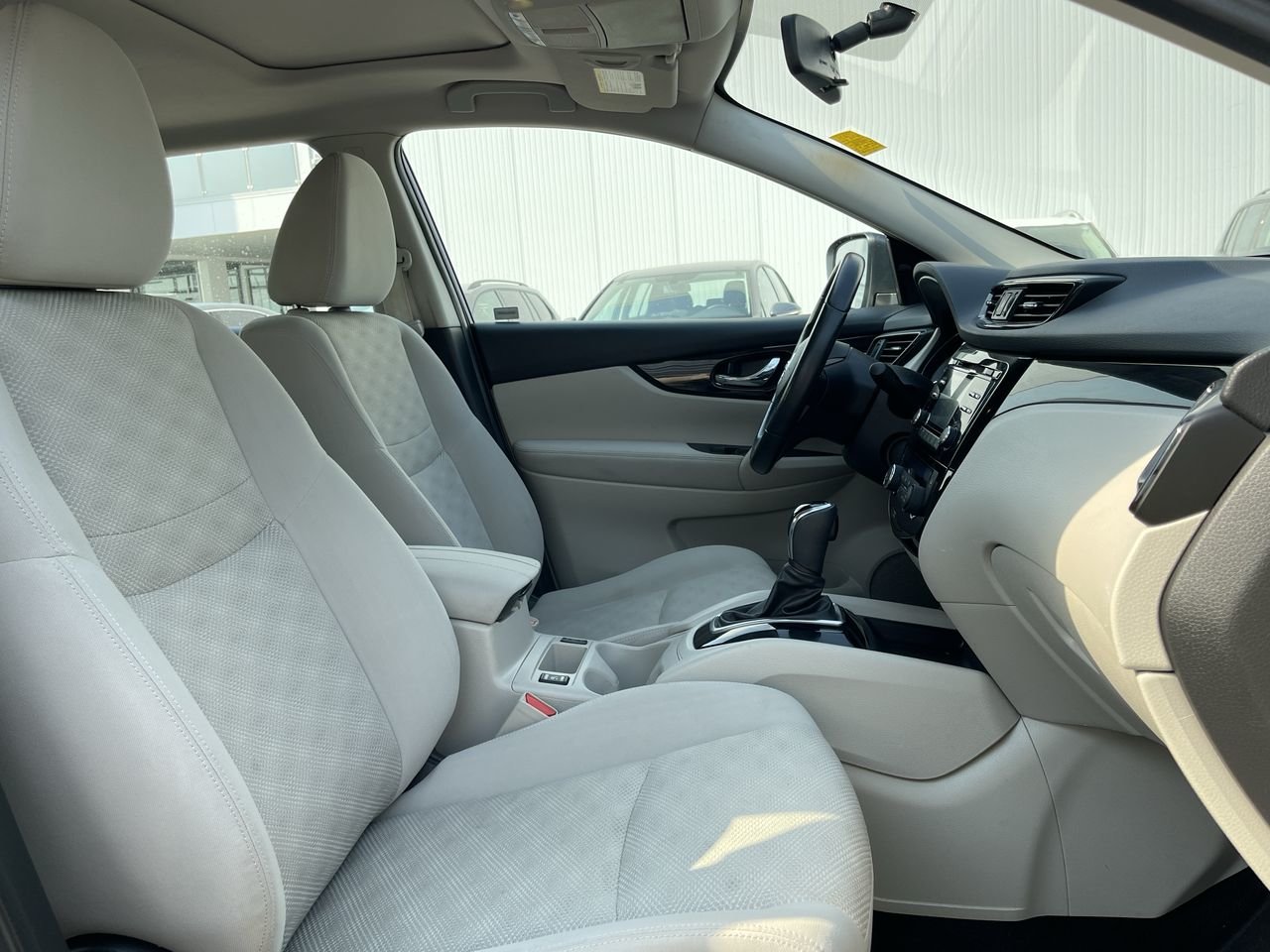 Used 2018 Caspian Blue Met Nissan SV image 32