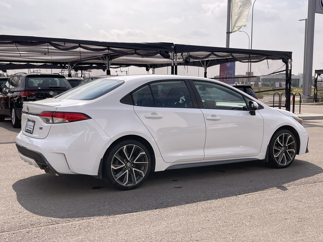 Used 2020 Super White Toyota SE image 12