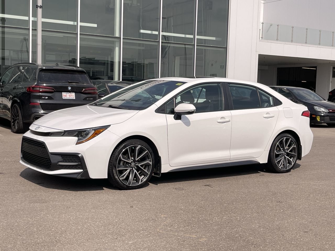Used 2020 Super White Toyota SE image 4