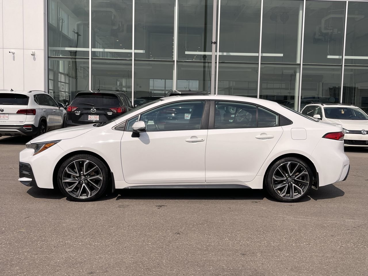 Used 2020 Super White Toyota SE image 5