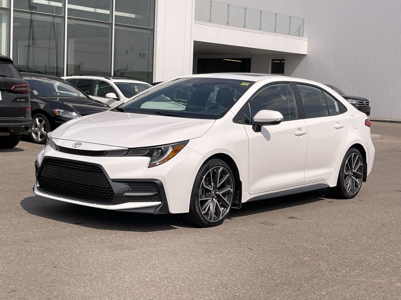 Used 2020 Super White Toyota SE image 3