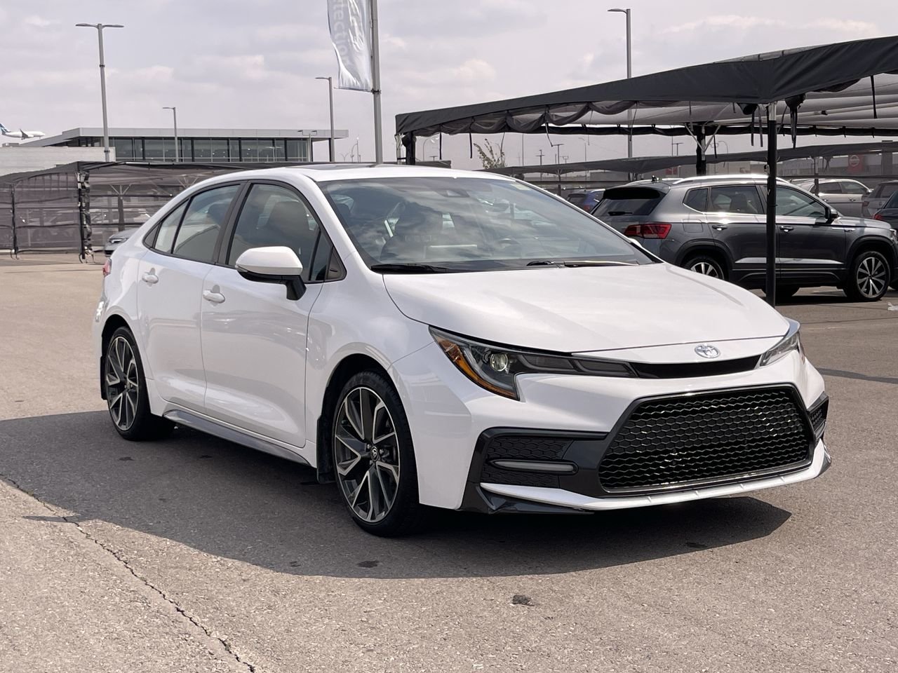 Used 2020 Super White Toyota SE image 16