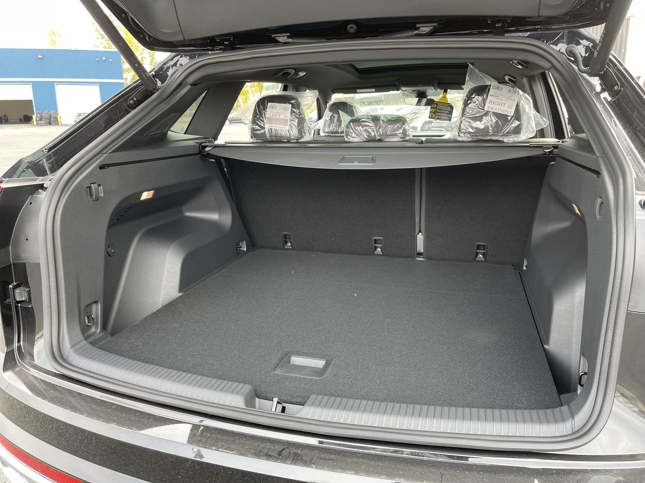 New 2023 Deep Black Pearl Volkswagen Execline image 19