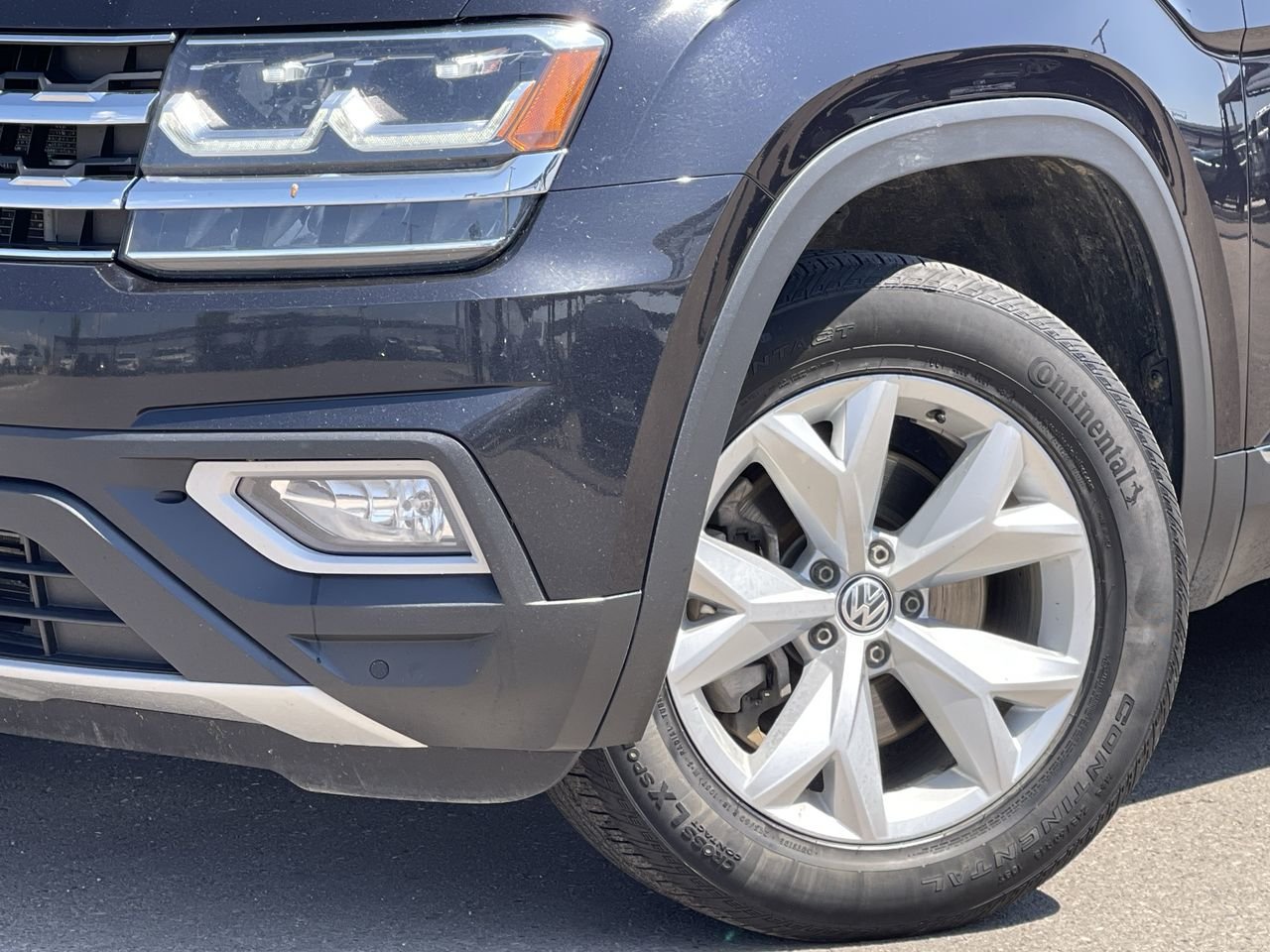Used 2018 Deep Black Pearl Volkswagen Highline image 18