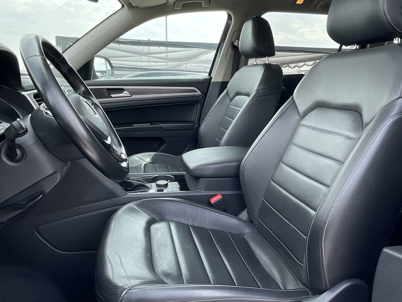 Used 2018 Deep Black Pearl Volkswagen Highline image 19