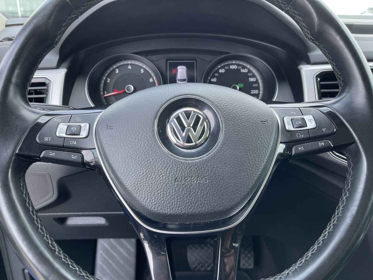 Used 2018 Deep Black Pearl Volkswagen Highline image 22