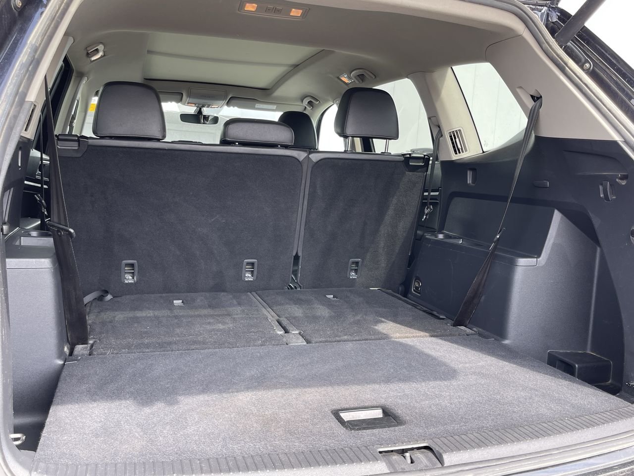 Used 2018 Deep Black Pearl Volkswagen Highline image 33
