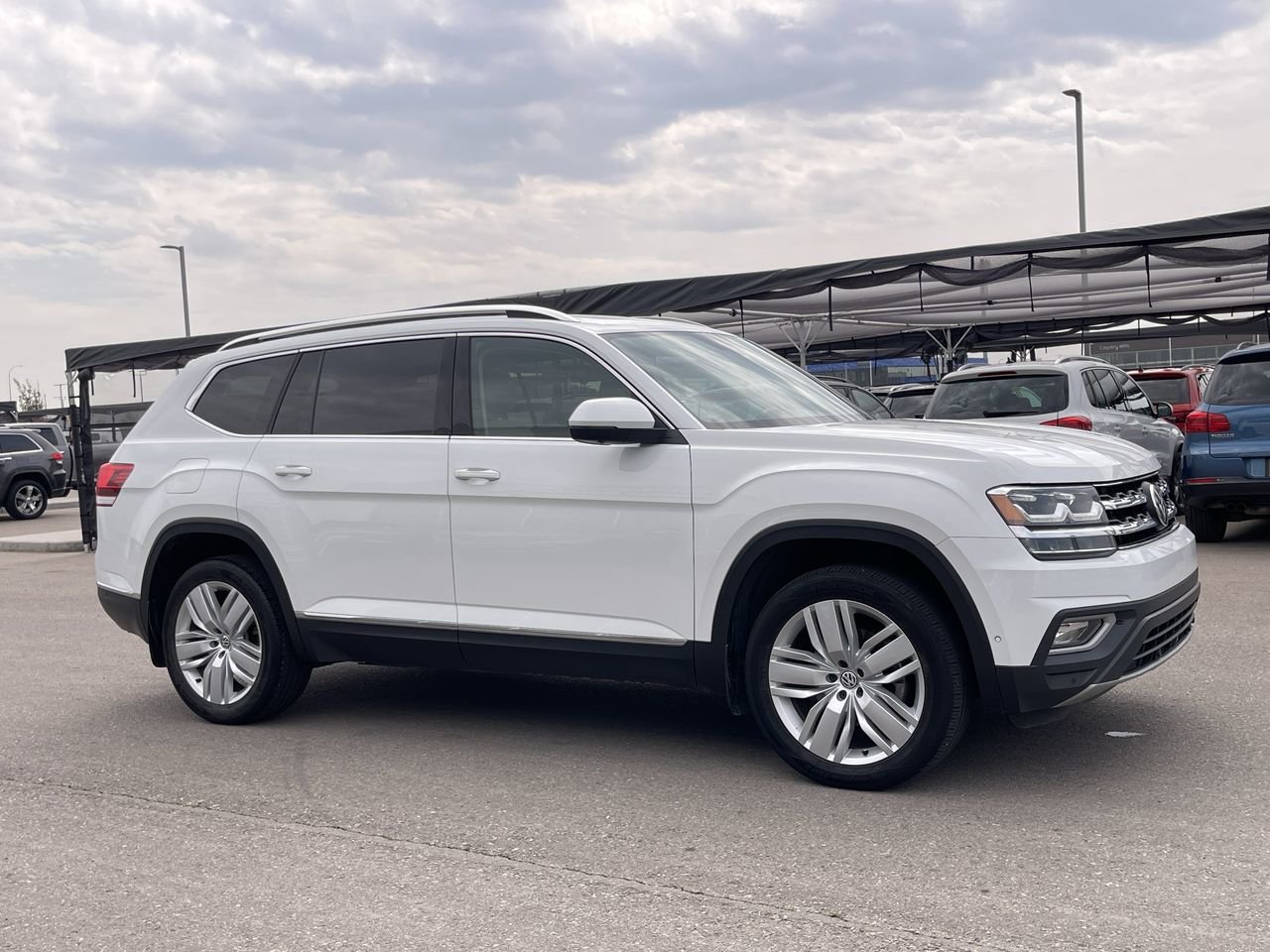 Used 2018 Pure White Volkswagen Execline image 14