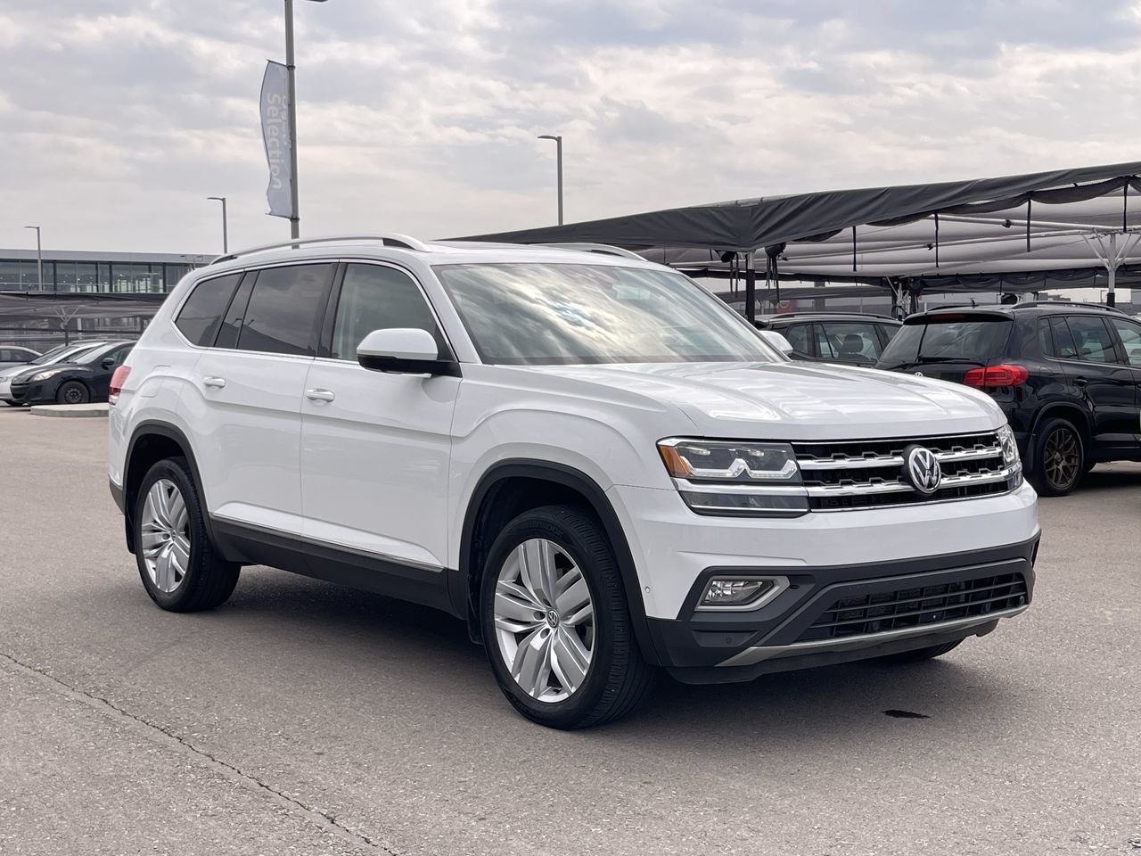 Used 2018 Pure White Volkswagen Execline image 15