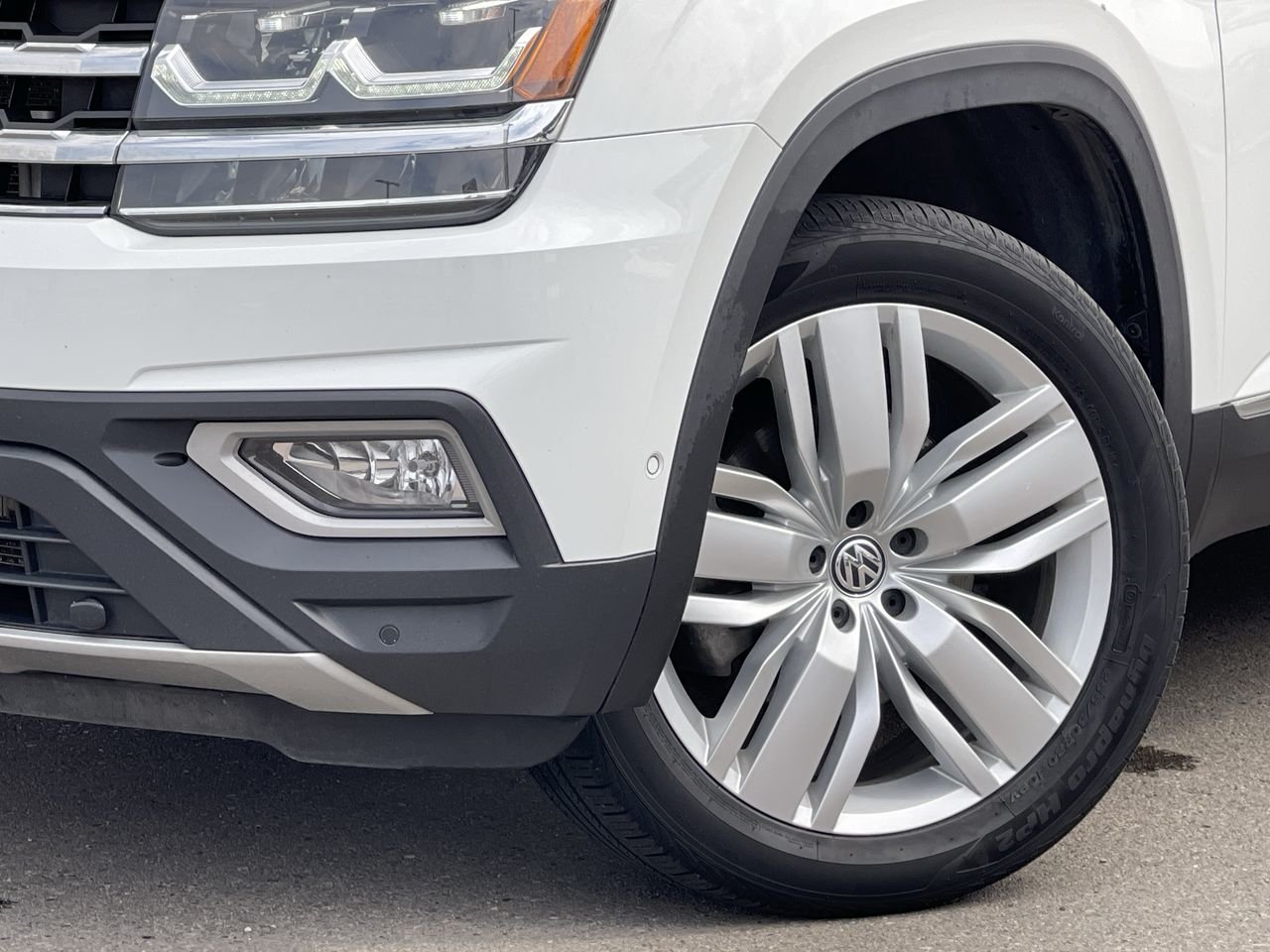 Used 2018 Pure White Volkswagen Execline image 18