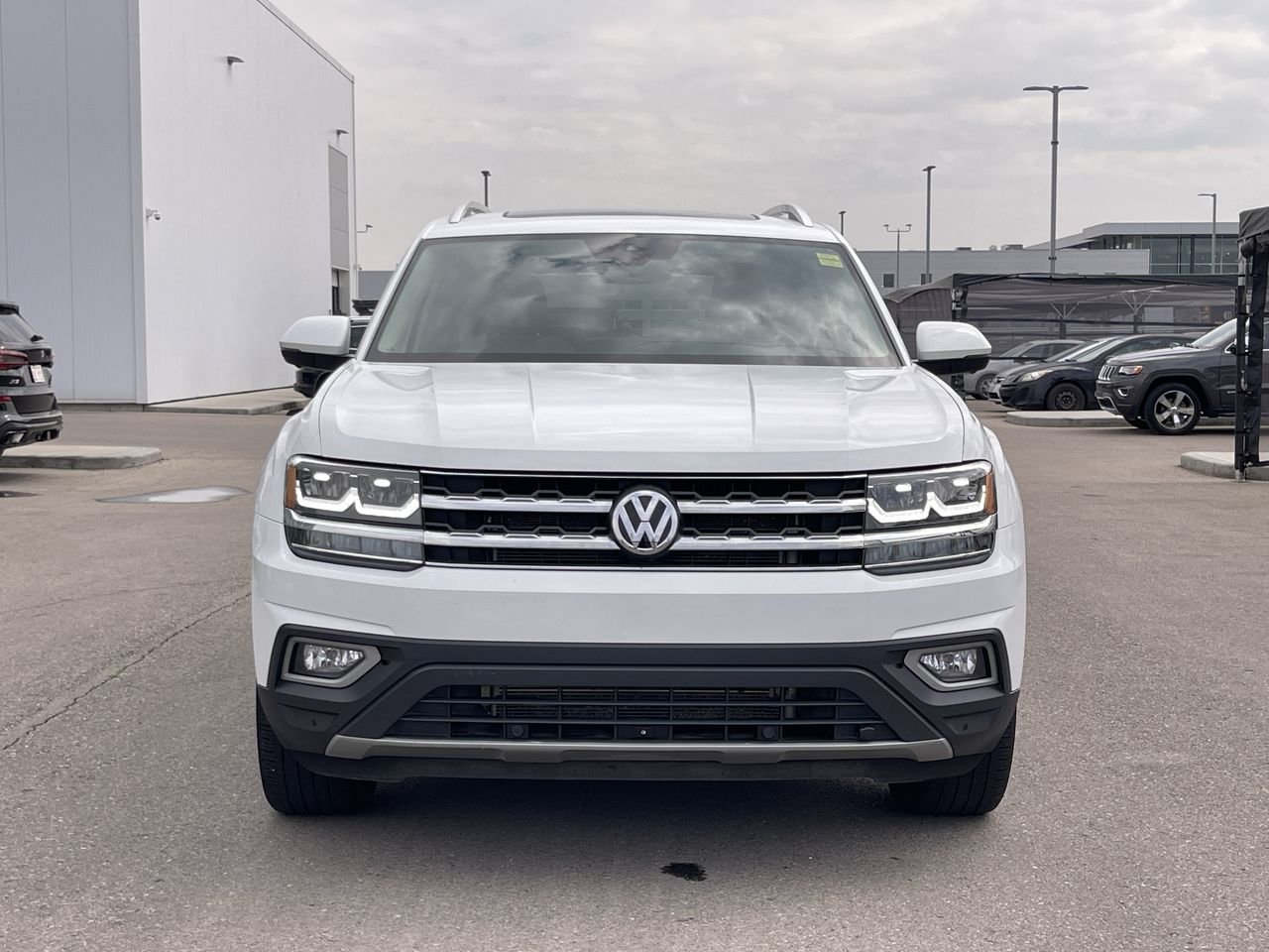 Used 2018 Pure White Volkswagen Execline image 17