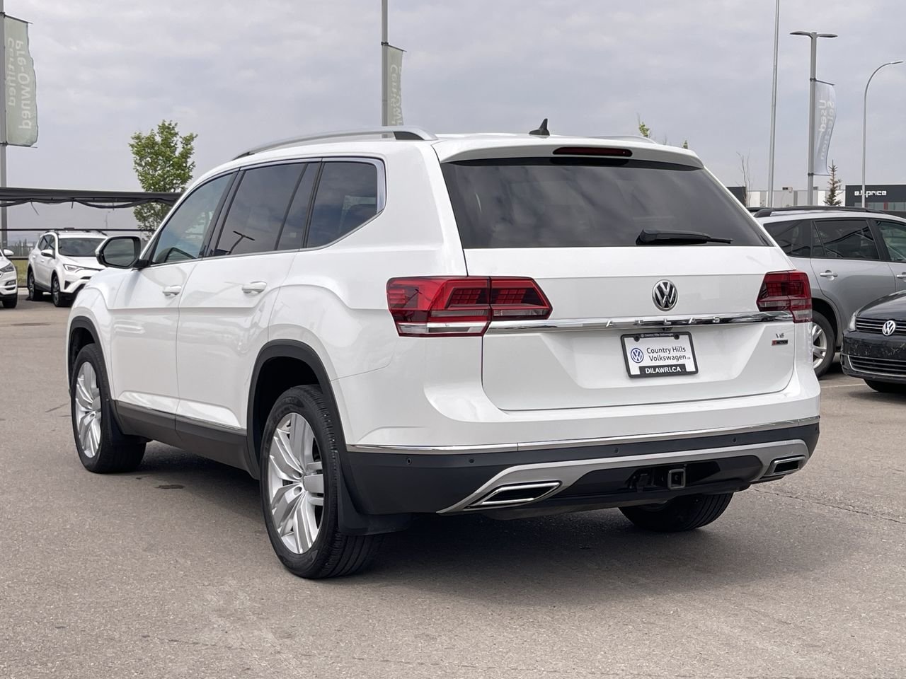 Used 2018 Pure White Volkswagen Execline image 8