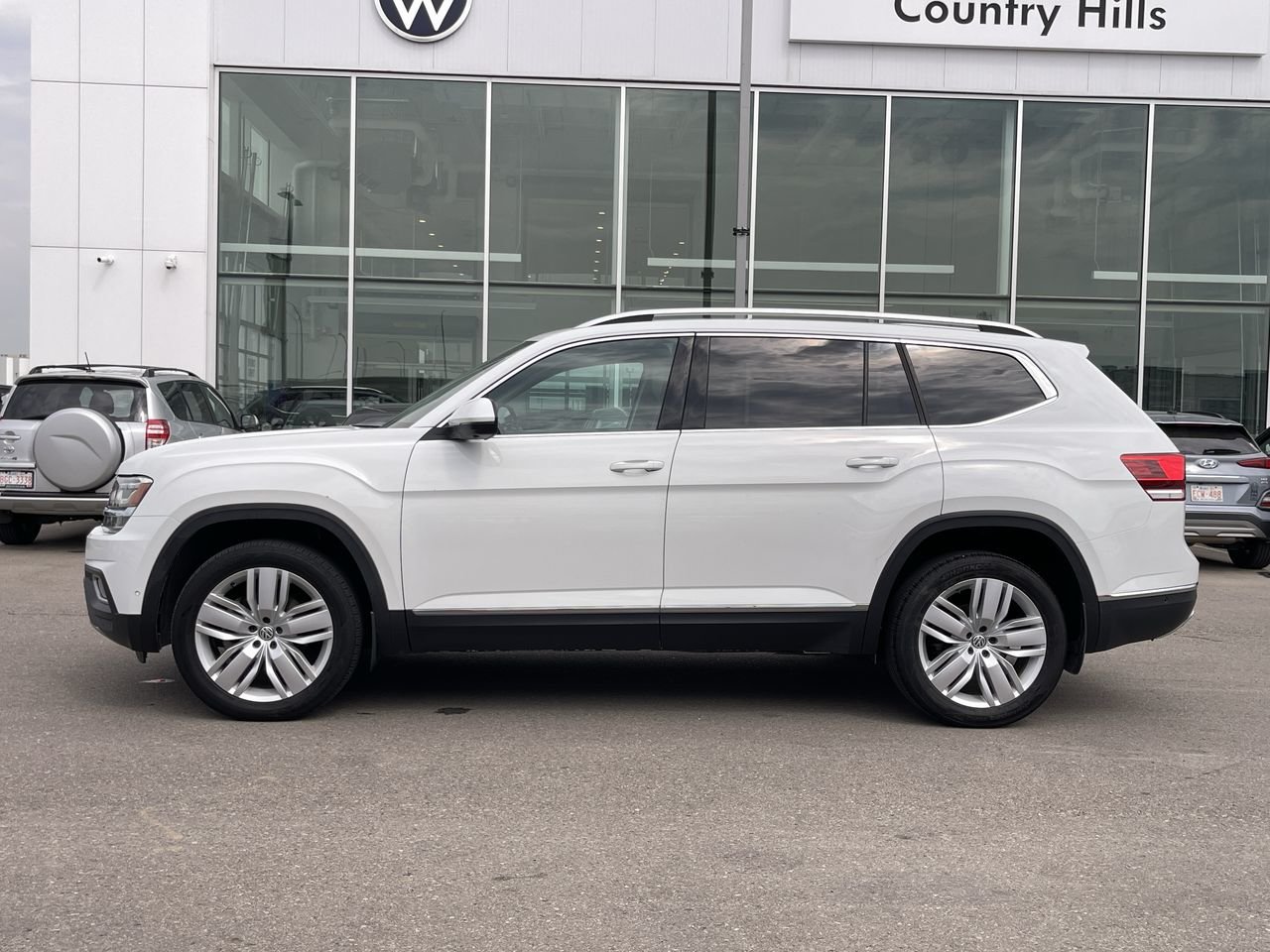 Used 2018 Pure White Volkswagen Execline image 5
