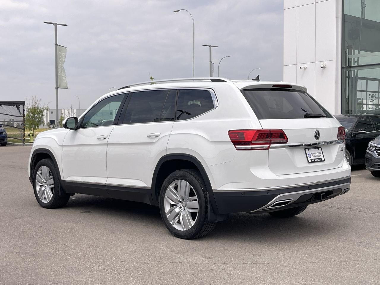 Used 2018 Pure White Volkswagen Execline image 7