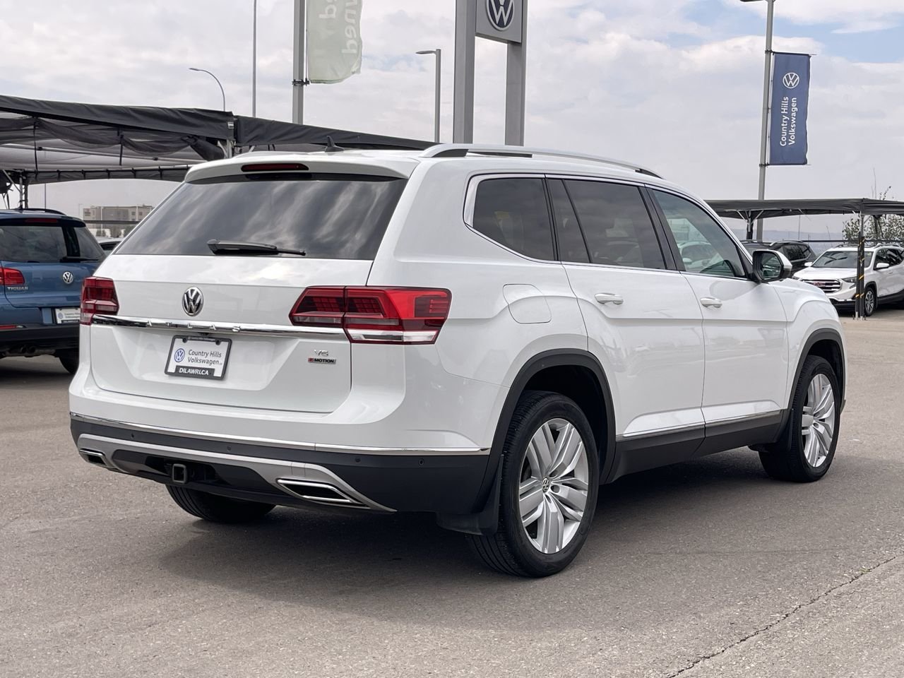 Used 2018 Pure White Volkswagen Execline image 11
