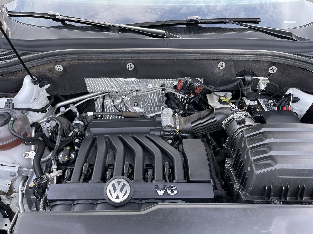Certified Used 2021 Pure White Volkswagen Comfortline image 33