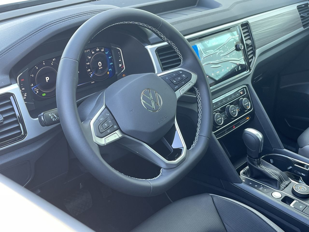 New 2022 Pure White Volkswagen Highline image 24