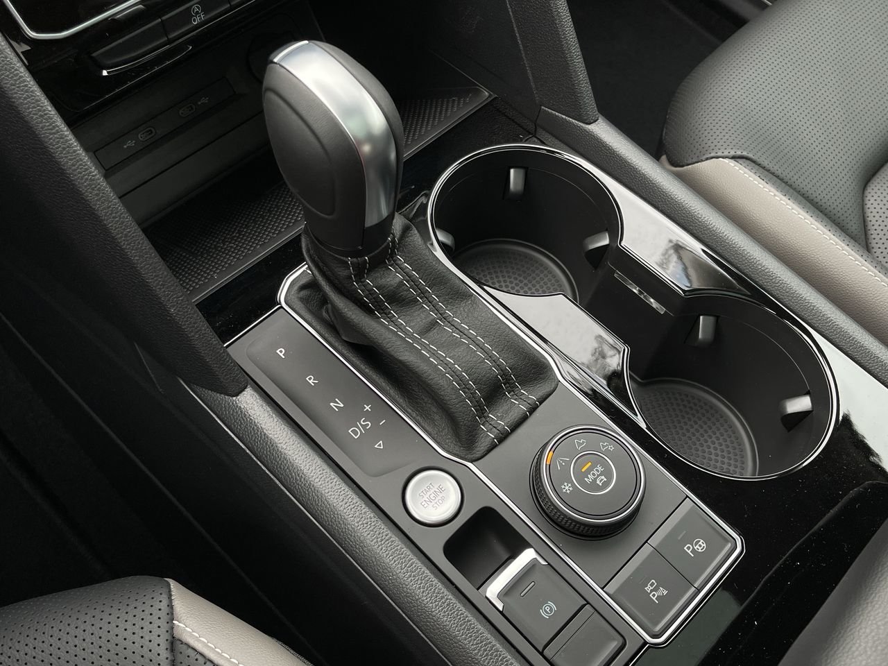 New 2023 Deep Black Pearl Volkswagen Execline image 16