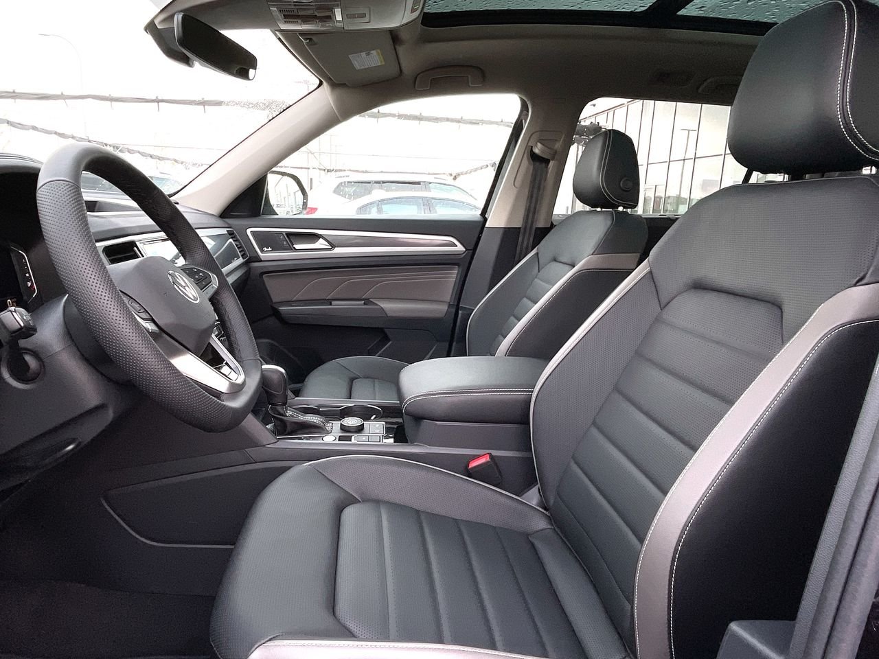 New 2023 Deep Black Pearl Volkswagen Execline image 7