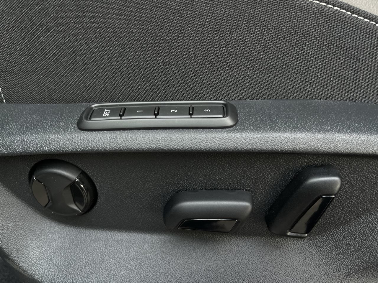 New 2023 Deep Black Pearl Volkswagen Execline image 8