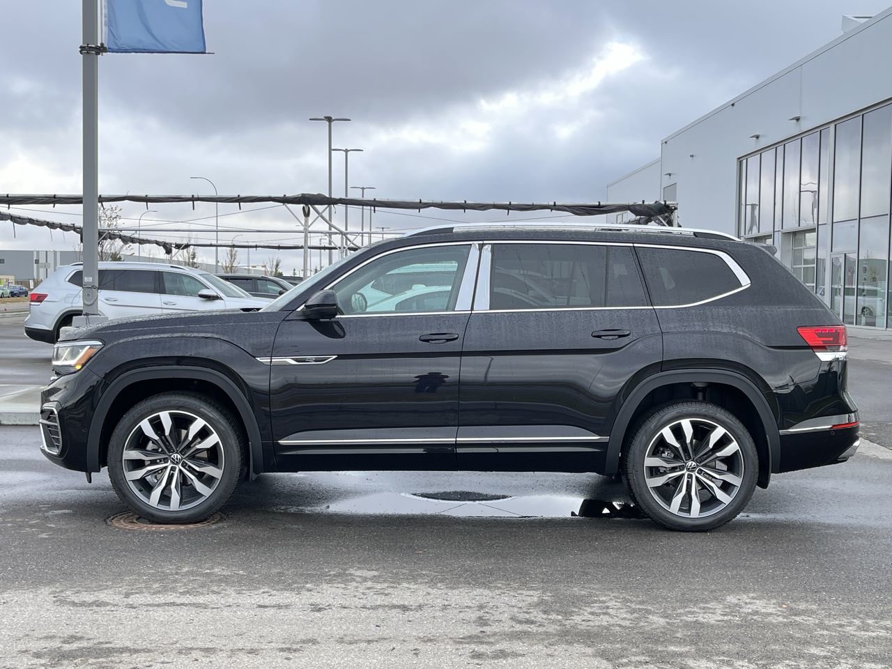 New 2023 Deep Black Pearl Volkswagen Execline image 5
