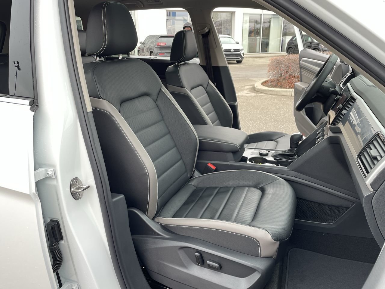 New 2023 Oryx White Pearl Volkswagen Execline image 34