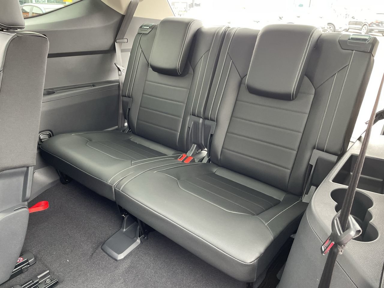 New 2023 Oryx White Pearl Volkswagen Execline image 32