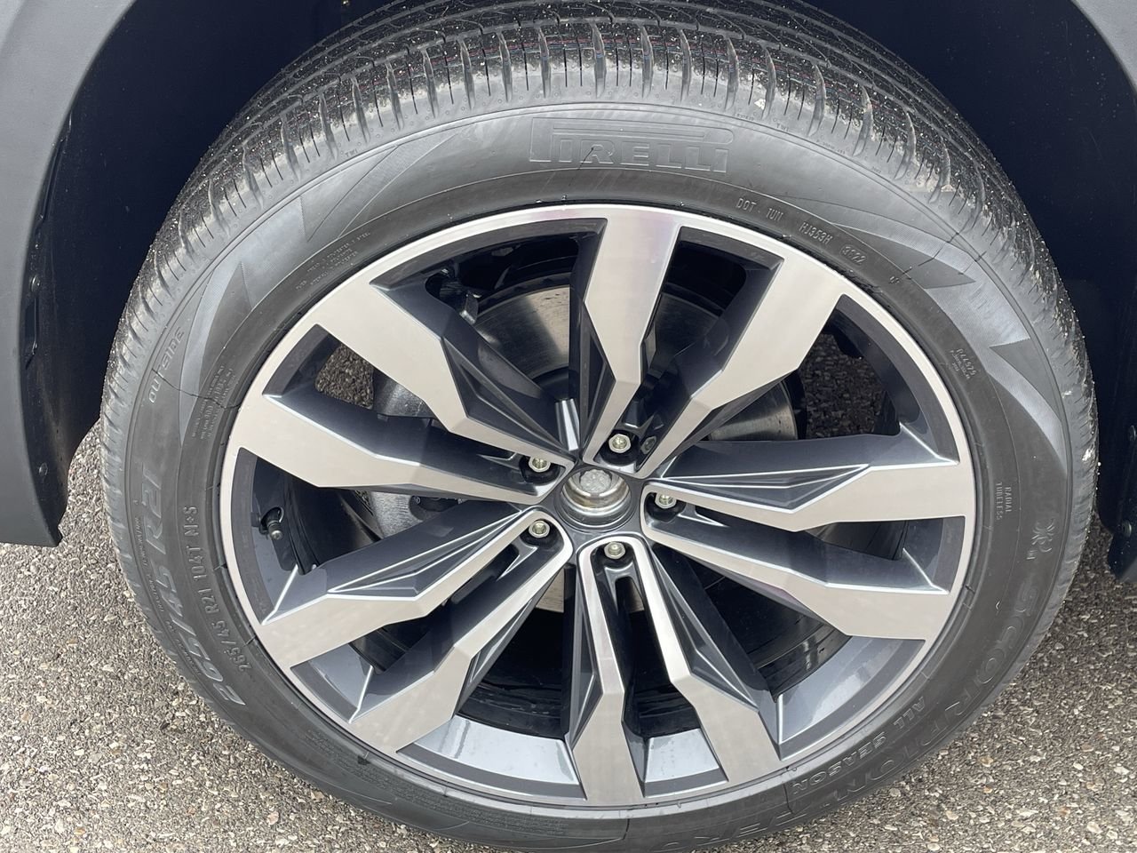 New 2023 Oryx White Pearl Volkswagen Execline image 18