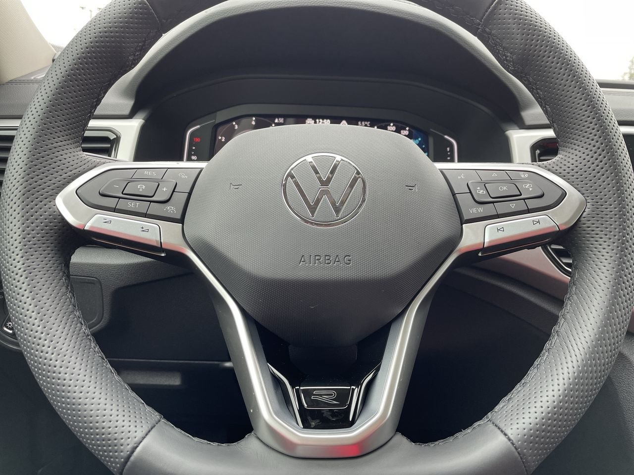New 2023 Oryx White Pearl Volkswagen Execline image 22