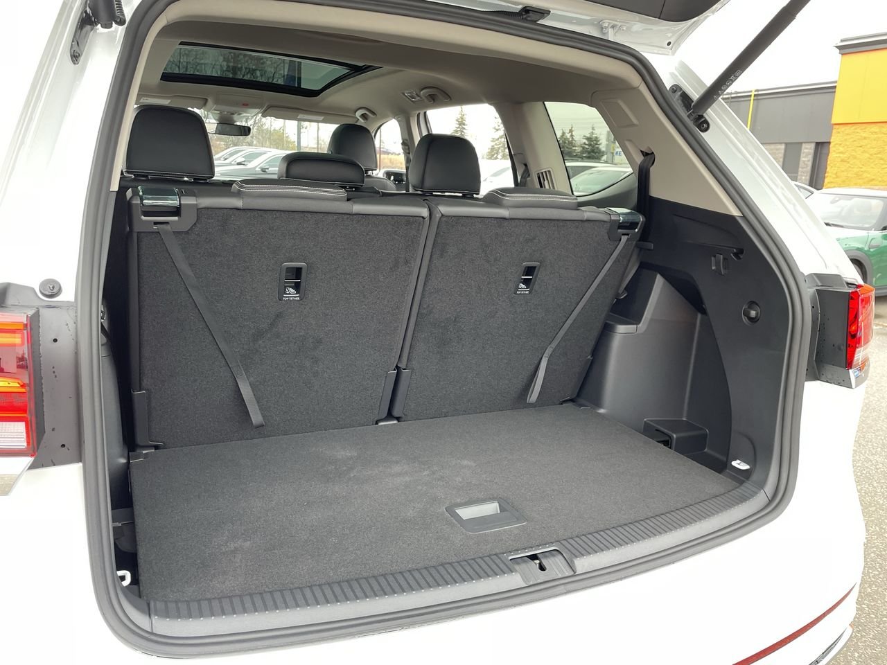 New 2023 Oryx White Pearl Volkswagen Execline image 33