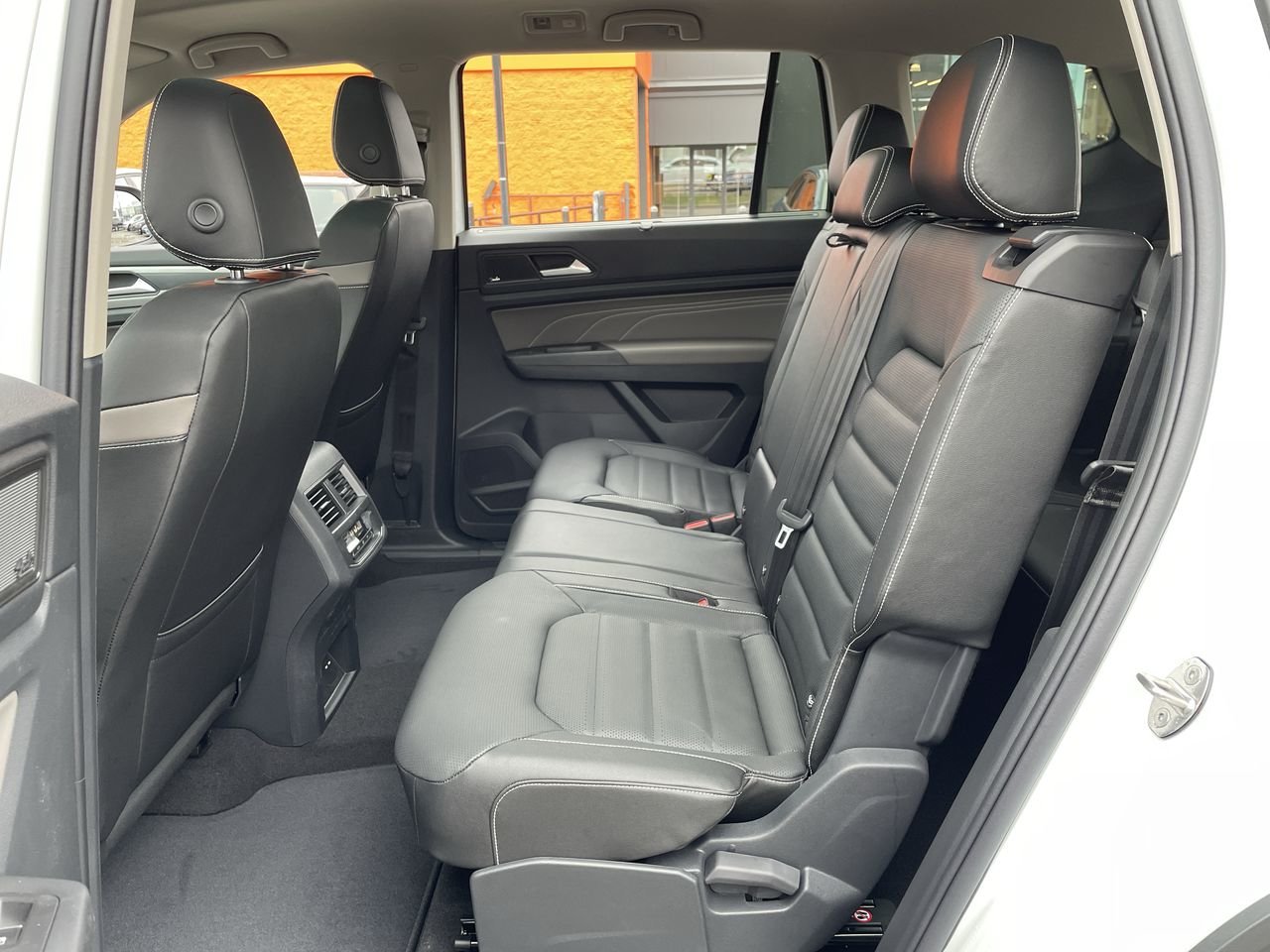New 2023 Oryx White Pearl Volkswagen Execline image 31