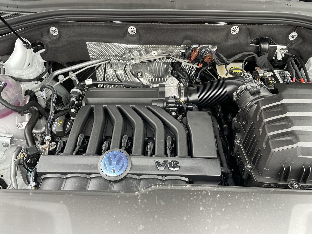 New 2023 Oryx White Pearl Volkswagen Execline image 35