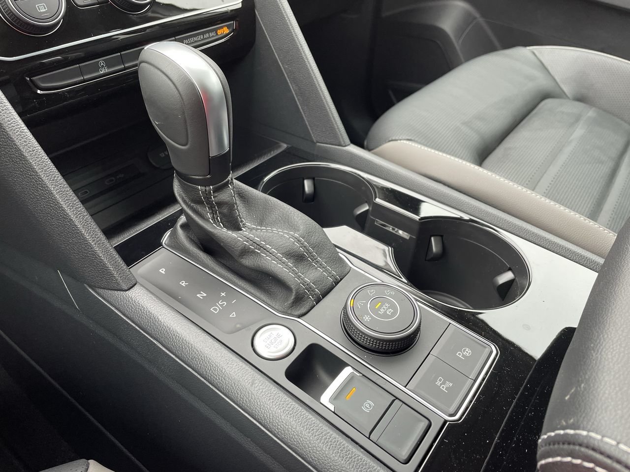 New 2023 Oryx White Pearl Volkswagen Execline image 28