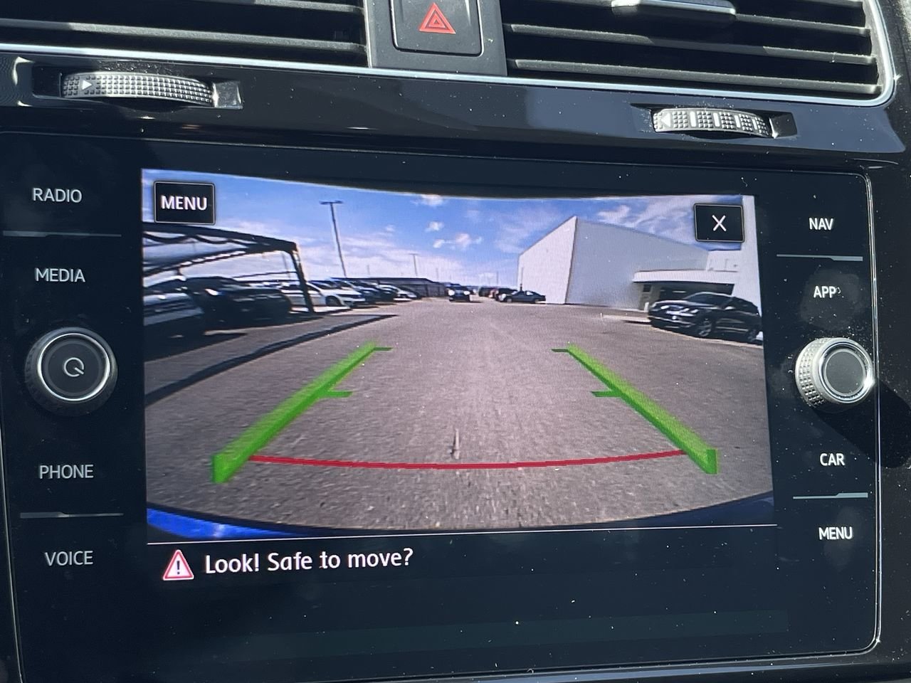 Used 2019 Lapiz Blue Met Volkswagen 5-Dr 2.0T 4MOTION at DSG image 25