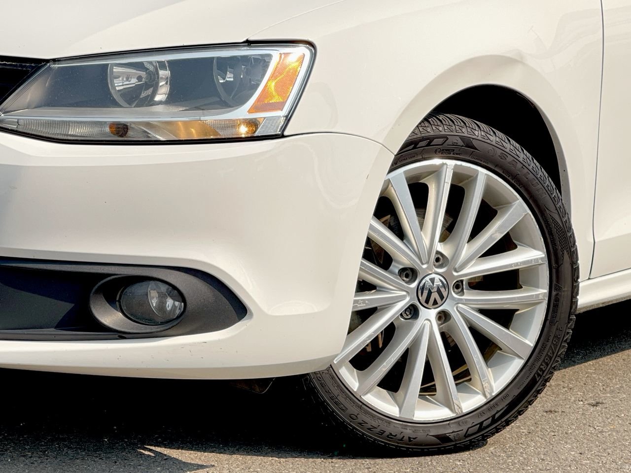Used 2011 Candy White Volkswagen Sportline image 18