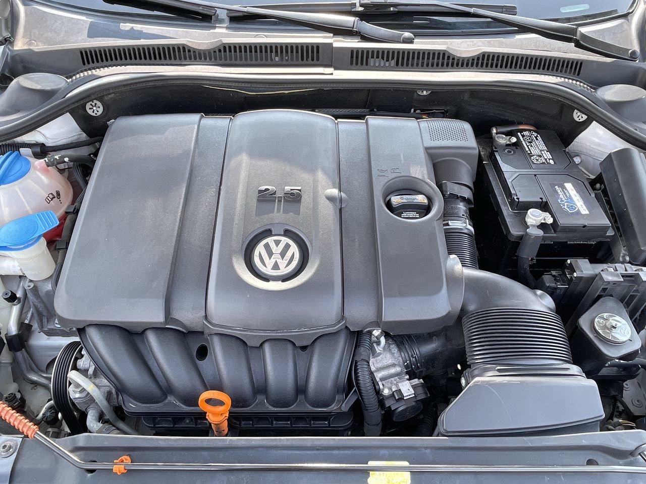 Used 2011 Candy White Volkswagen Sportline image 24