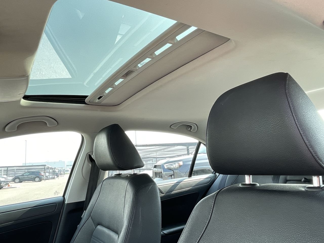 Used 2011 Candy White Volkswagen Sportline image 23