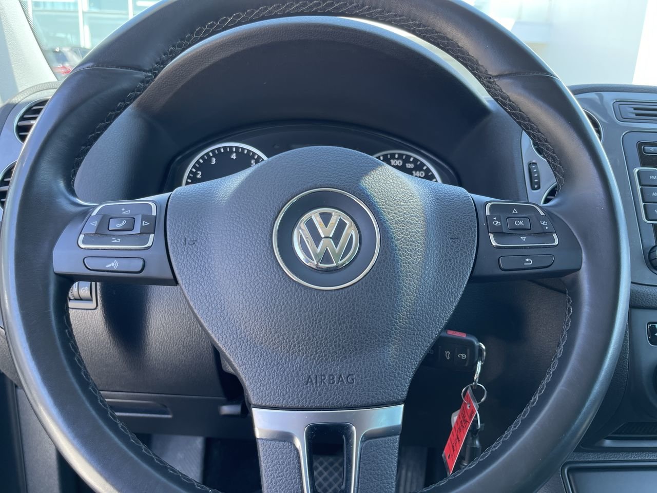 Used 2015 Pepper Grey Met Volkswagen Trendline image 22