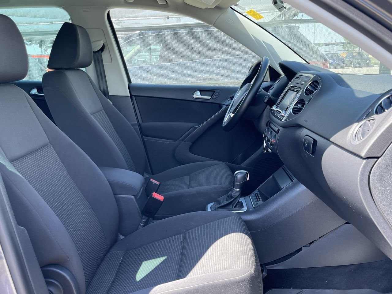 Used 2015 Pepper Grey Met Volkswagen Trendline image 30
