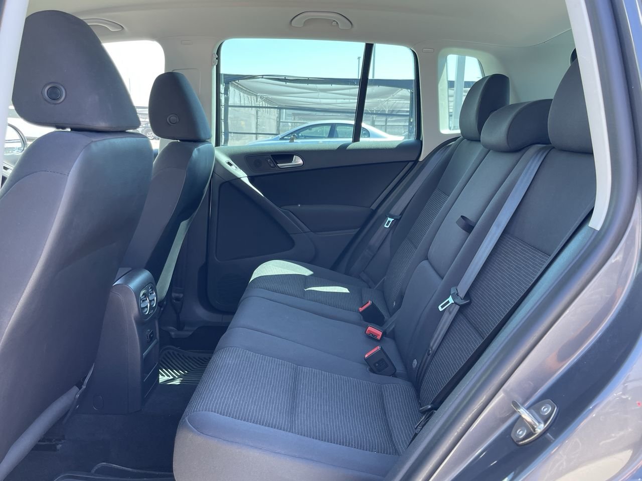 Used 2015 Pepper Grey Met Volkswagen Trendline image 28