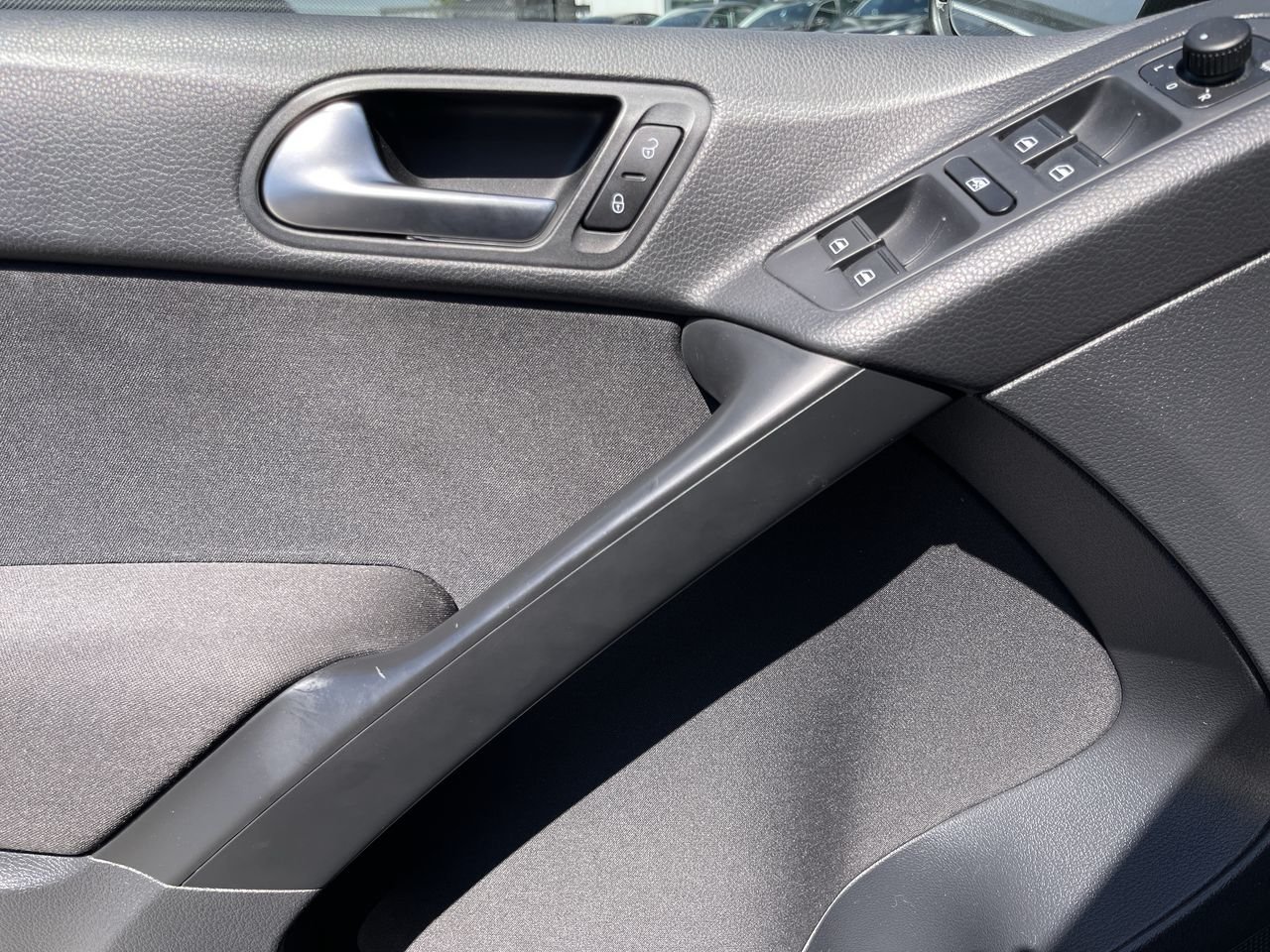 Used 2015 Pepper Grey Met Volkswagen Trendline image 21