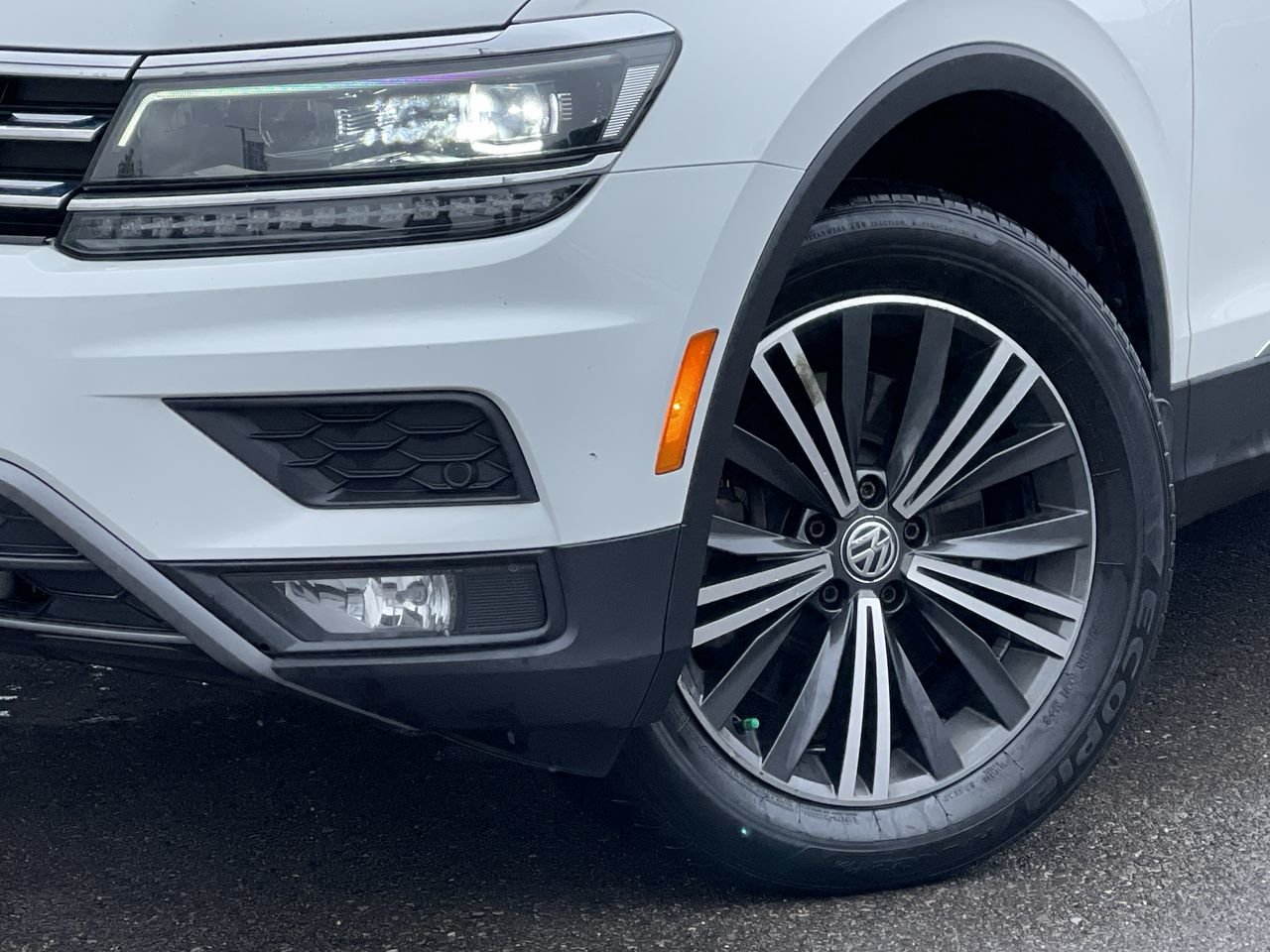 Certified Used 2019 Pure White Volkswagen Highline image 18