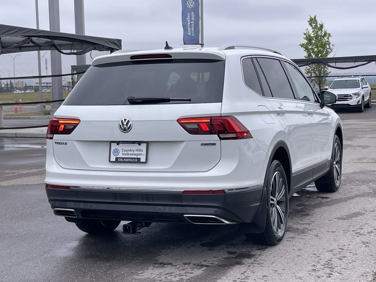 Certified Used 2019 Pure White Volkswagen Highline image 10