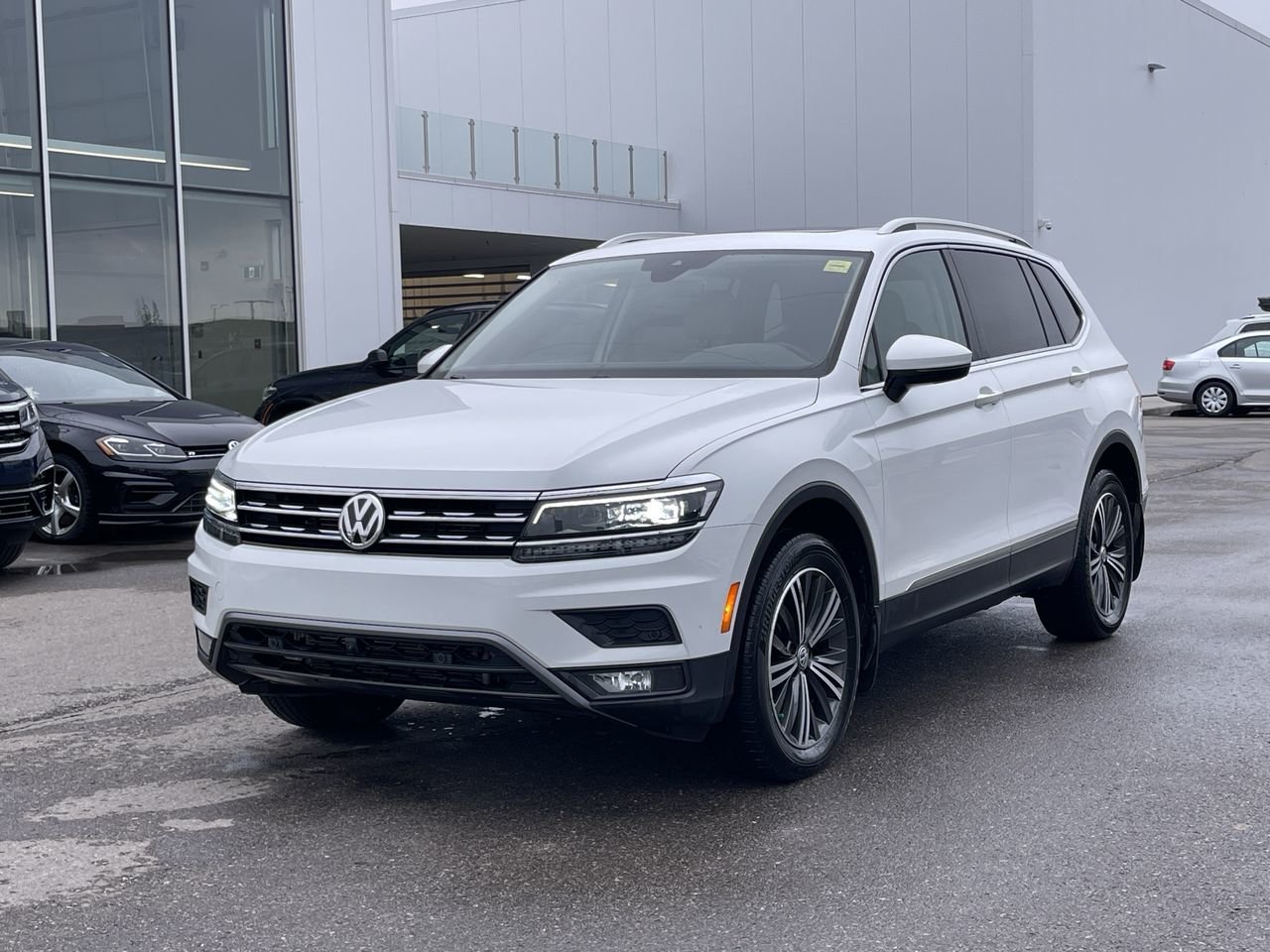 Certified Used 2019 Pure White Volkswagen Highline image 2