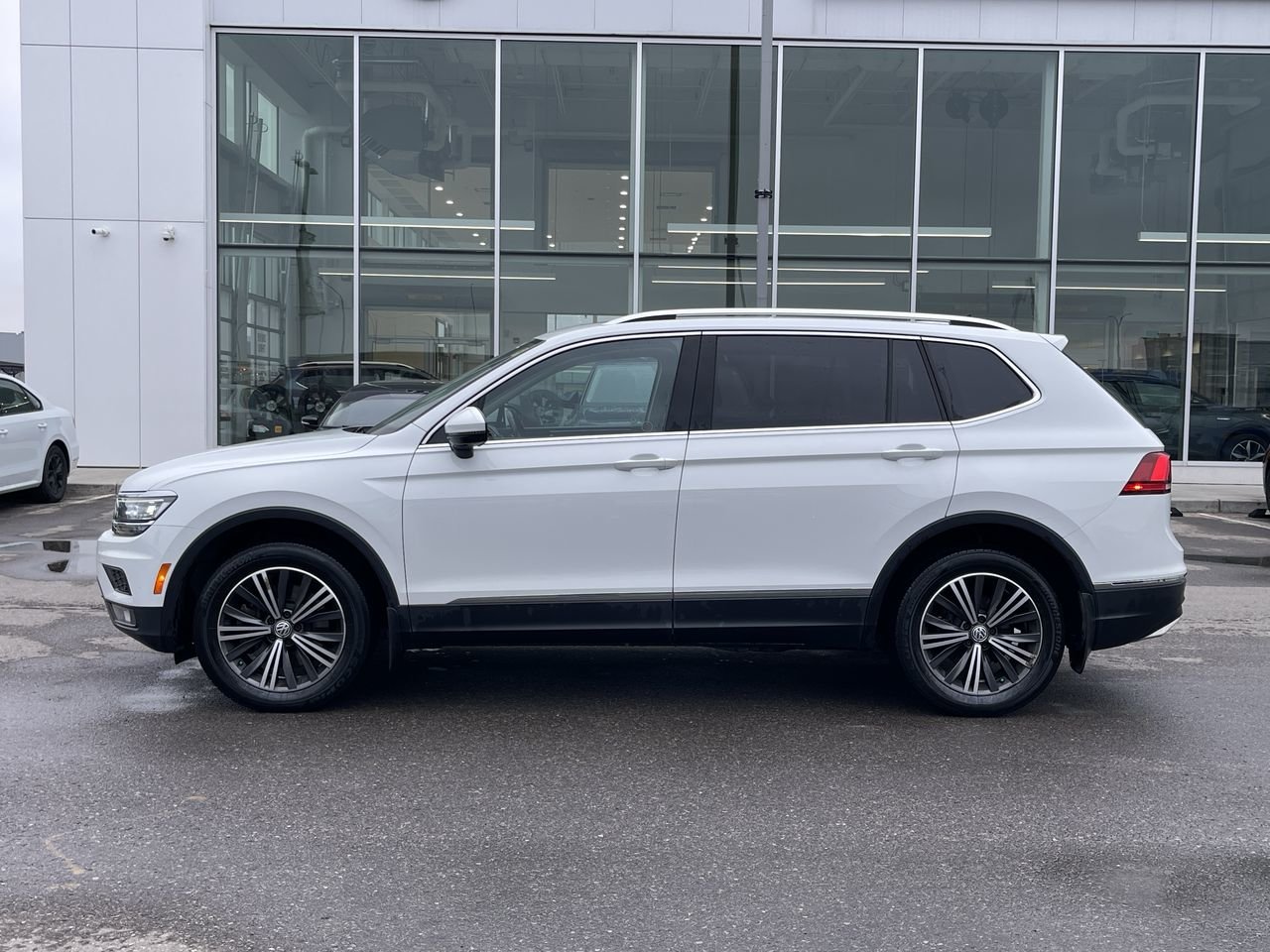 Certified Used 2019 Pure White Volkswagen Highline image 5