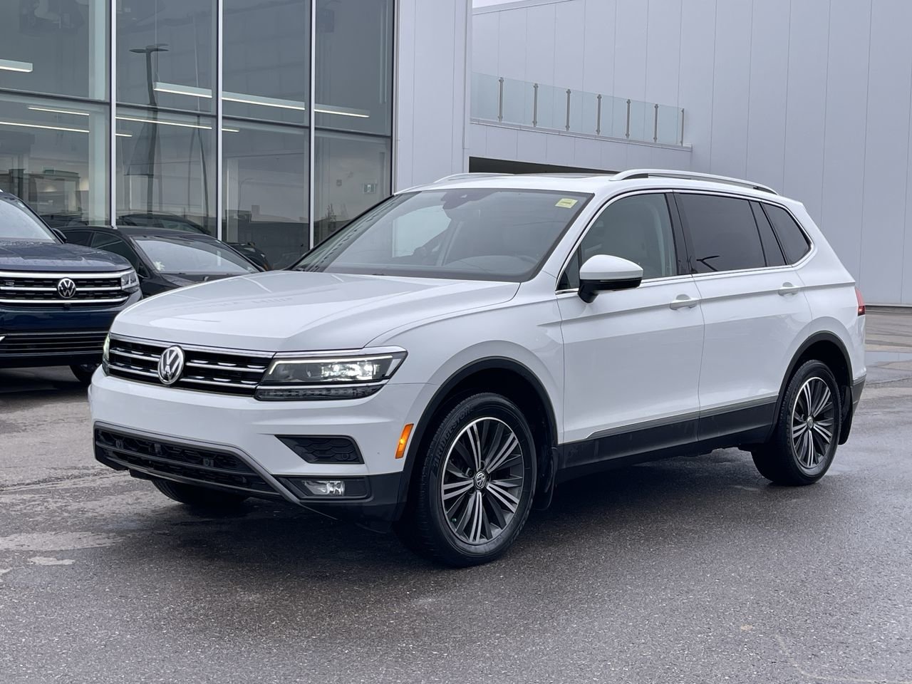 Certified Used 2019 Pure White Volkswagen Highline image 3