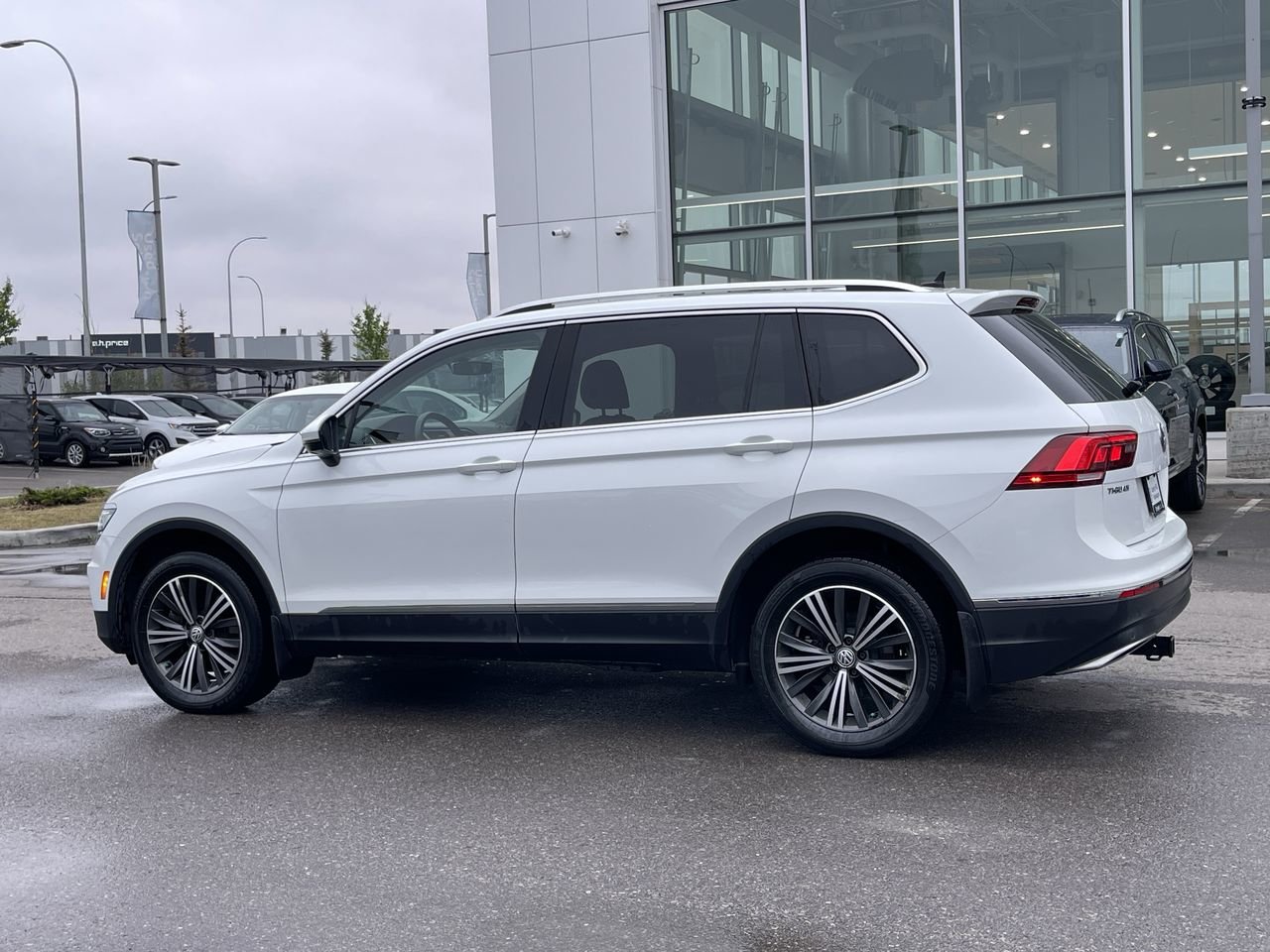 Certified Used 2019 Pure White Volkswagen Highline image 6